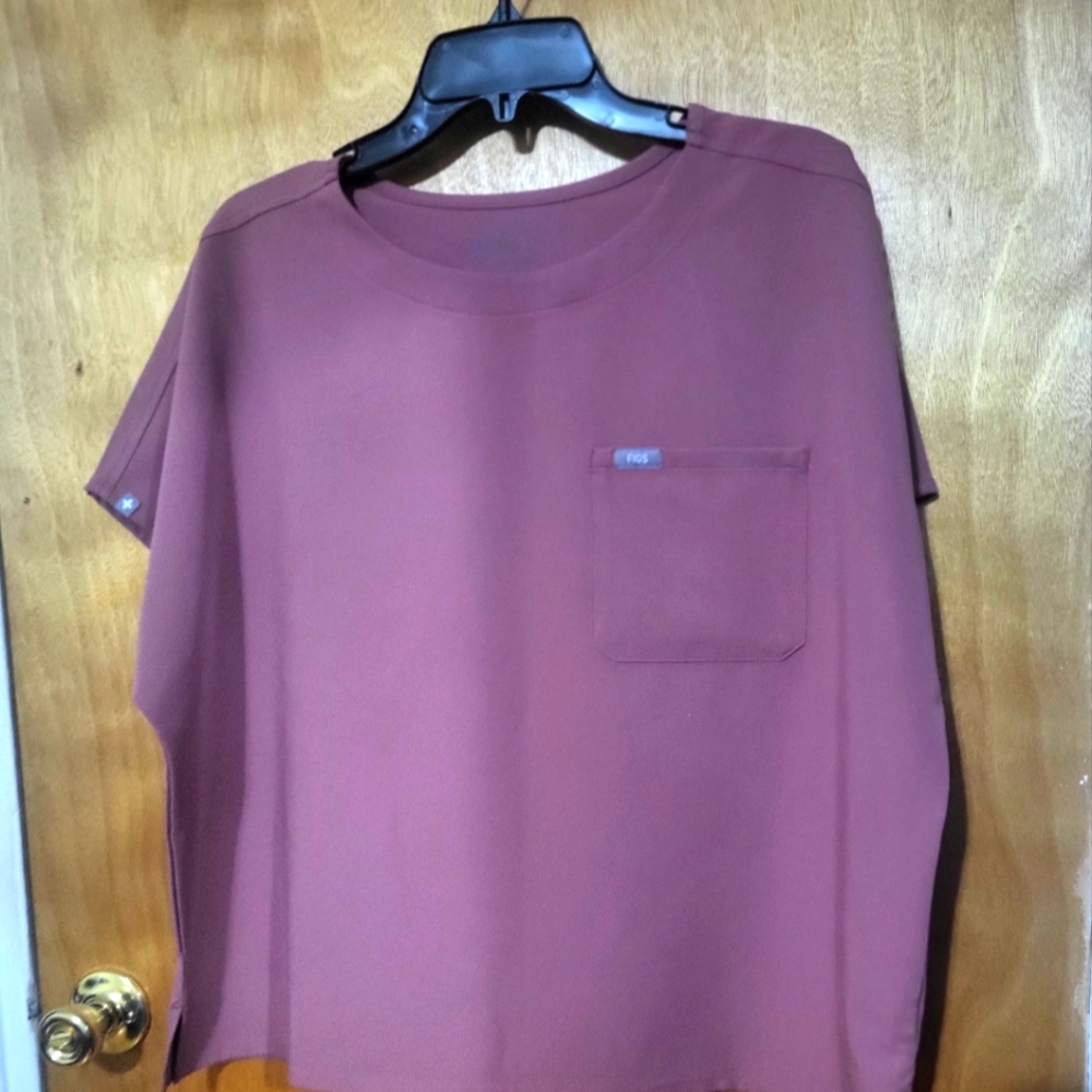 Figs Arua relaxed  scrub top . Color: Mauve XL